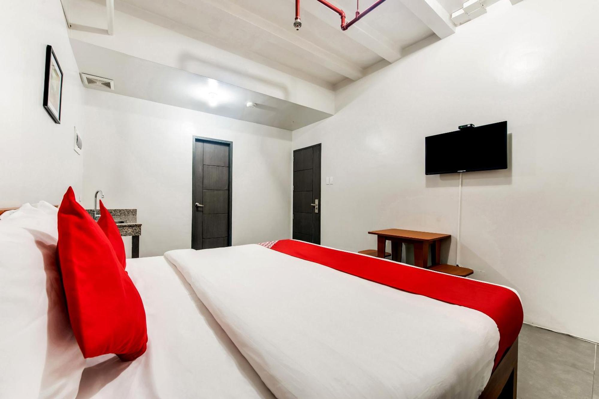 Oyo 136 Regal Residences Quezon City Exteriör bild