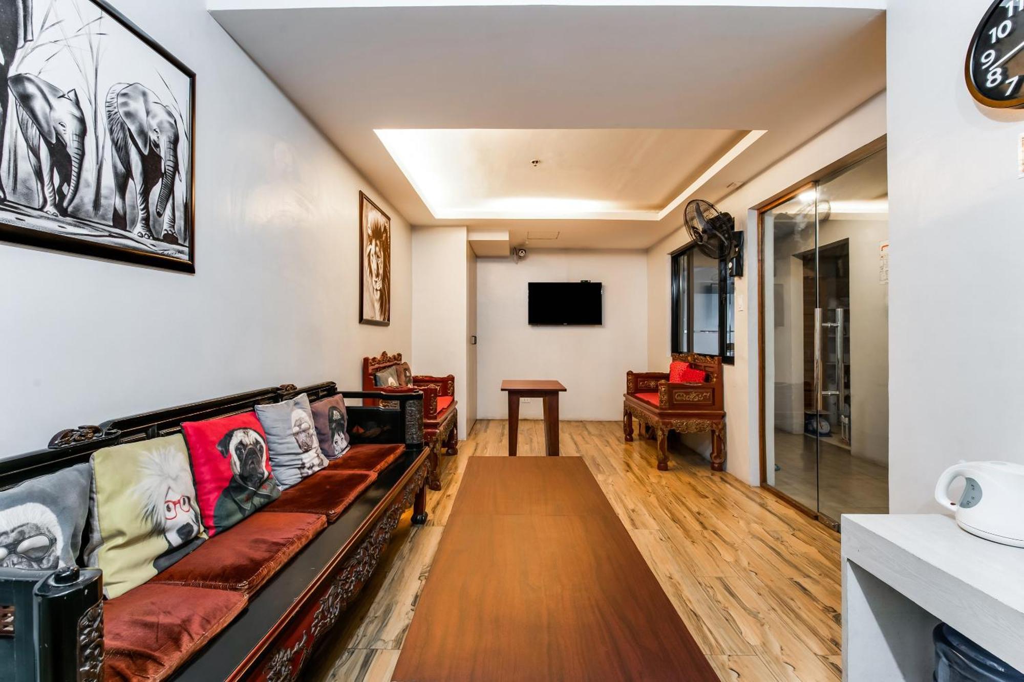 Oyo 136 Regal Residences Quezon City Exteriör bild