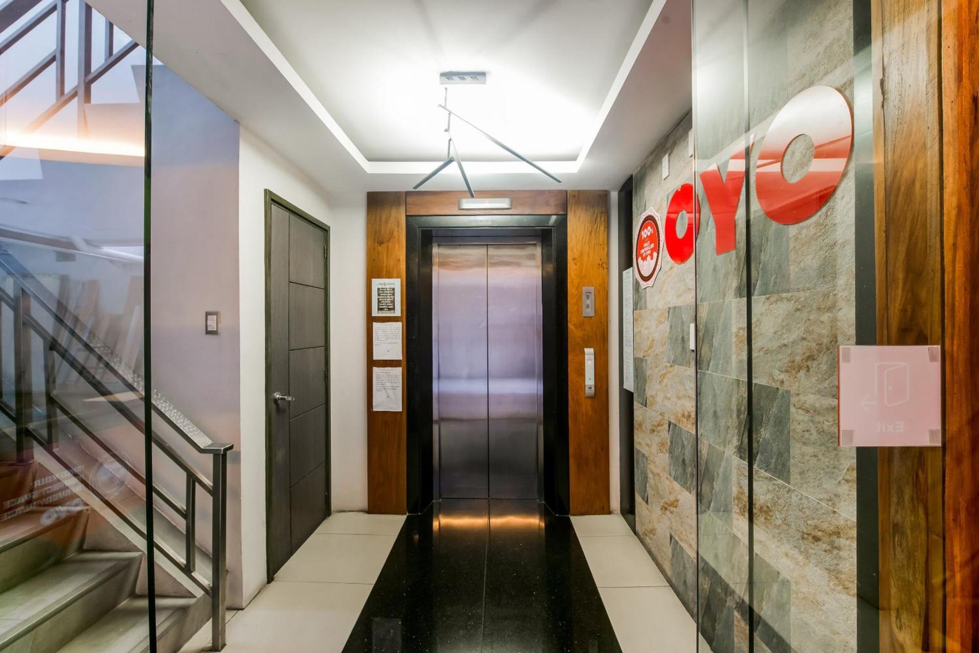 Oyo 136 Regal Residences Quezon City Exteriör bild